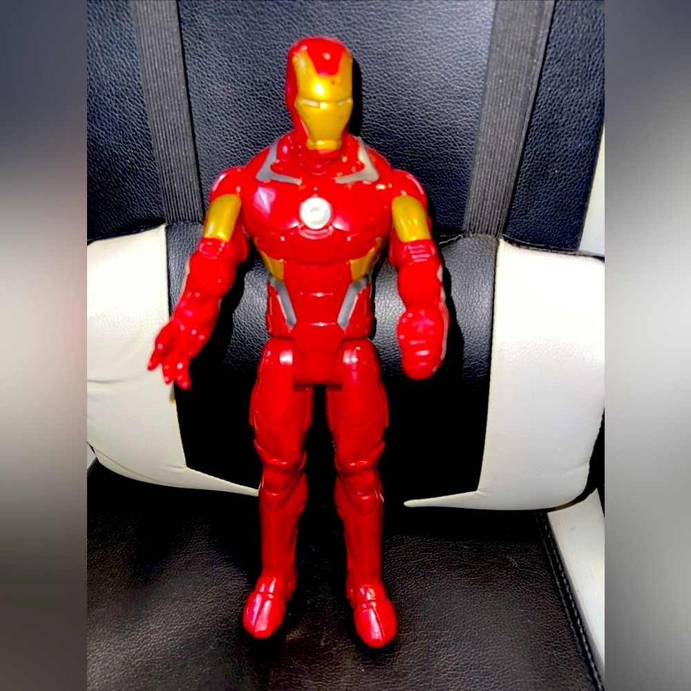 Hasbro Marvel Avengers 12 Inch IRON MAN Action Figure Titan Hero Series
